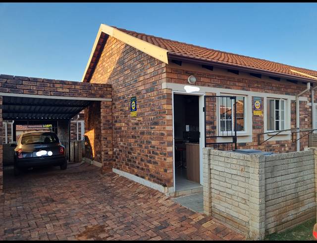 2 BEDROOM TOWNHOUSE FOR SALE IN THE ORCHARDS